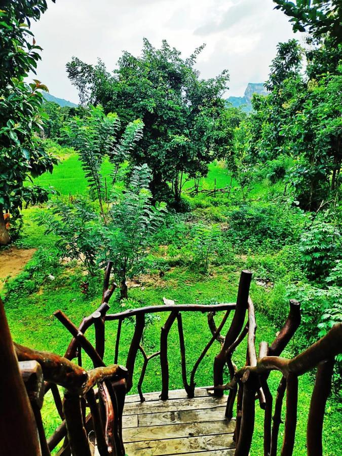Отель Sigiriya Rock Gate Tree House Экстерьер фото