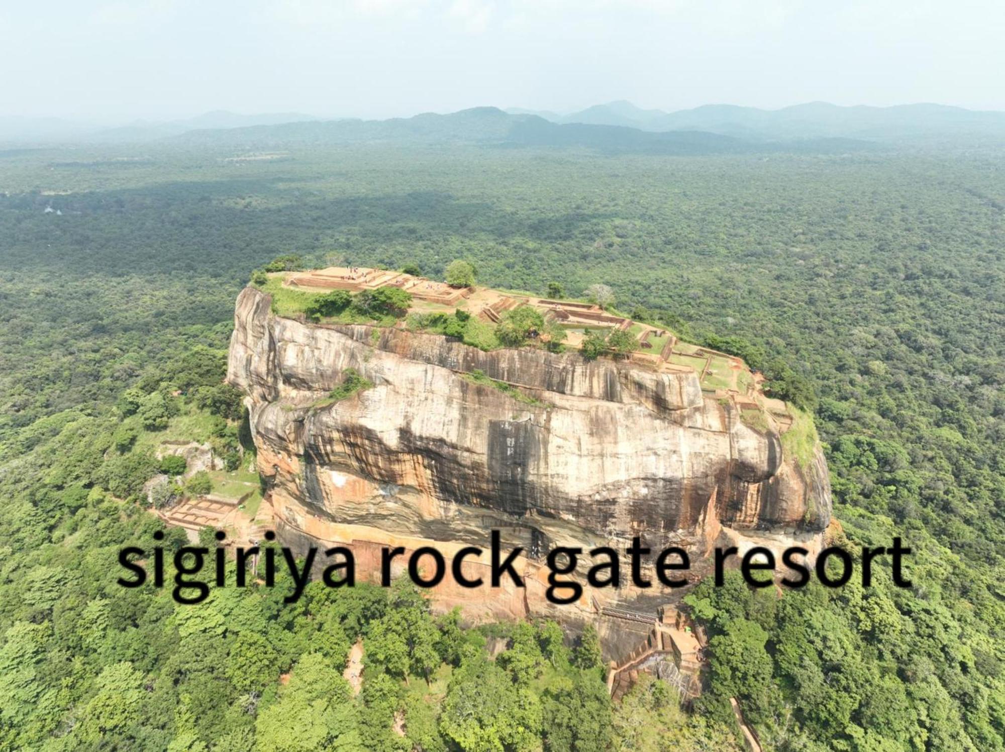 Отель Sigiriya Rock Gate Tree House Экстерьер фото